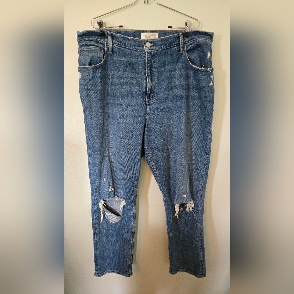Abercrombie & Fitch | Busted Knee Straight Leg Jeans Size 34/18